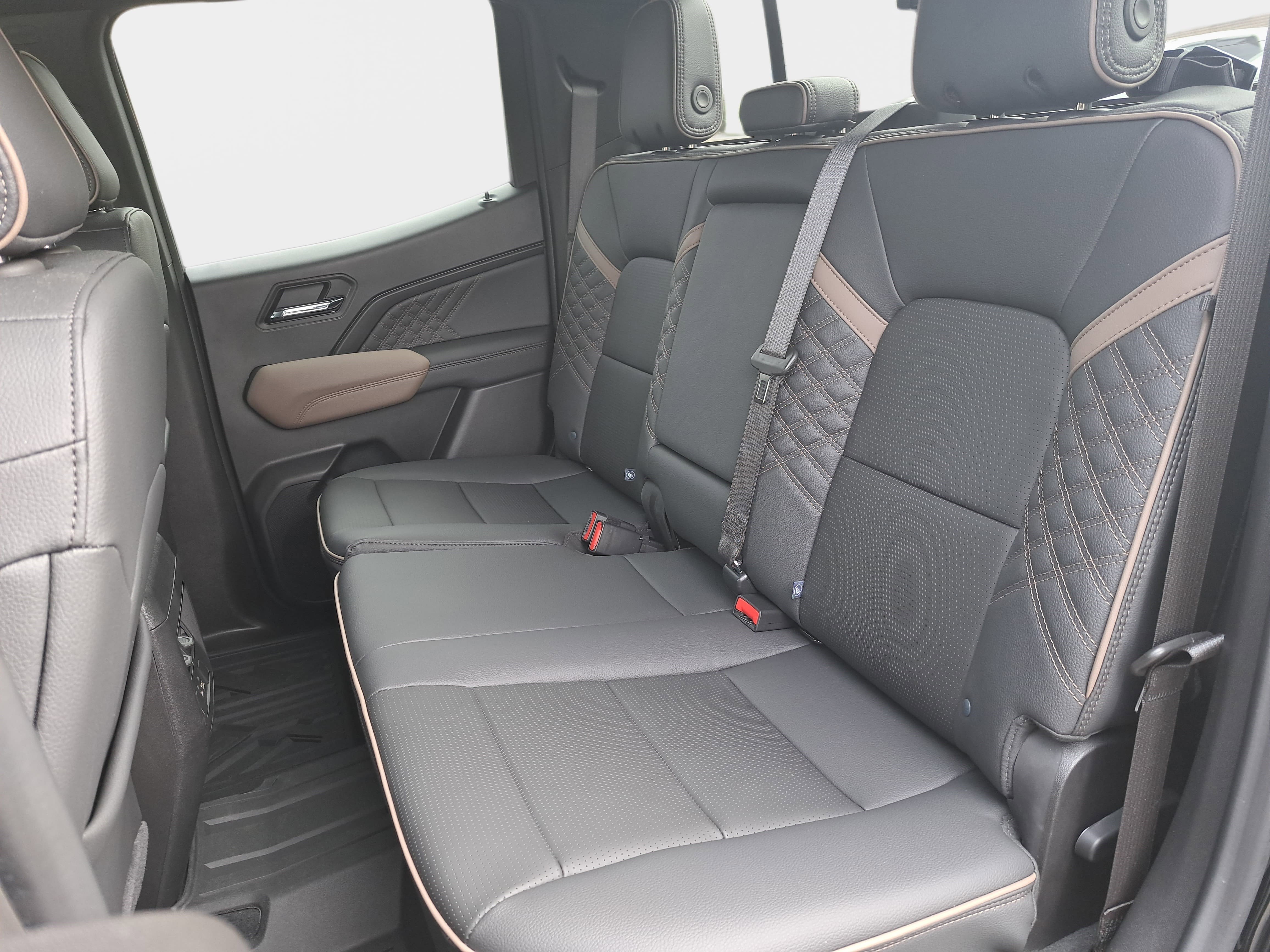 Used 2025 GMC Canyon Denali w/ LPO, Denali Black Edition image 13