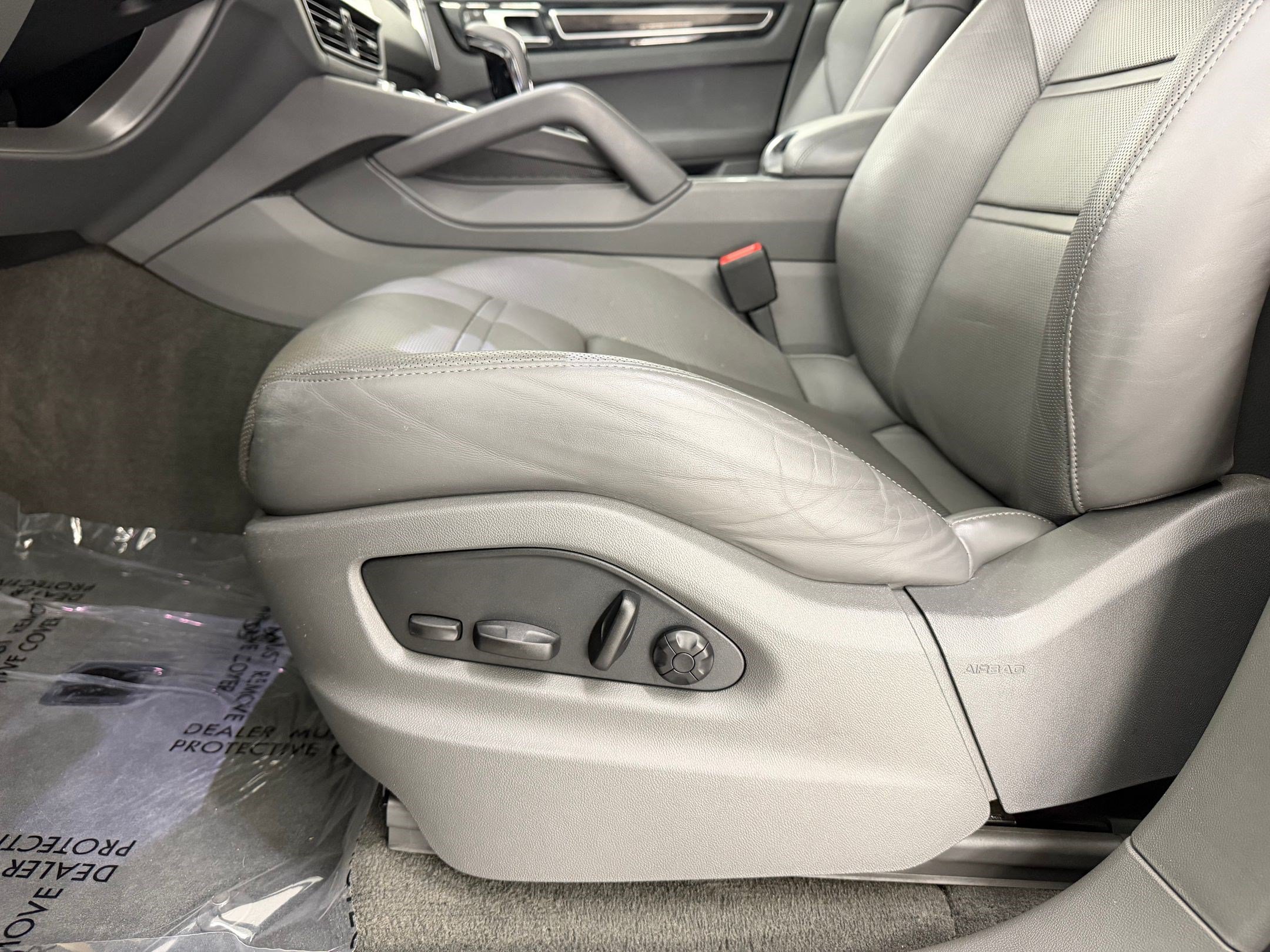 Certified 2023 Porsche Cayenne AWD/4WD image 16