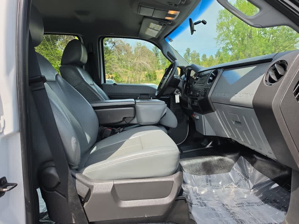 Used 2016 Ford F550 2WD Crew Cab Super Duty image 25