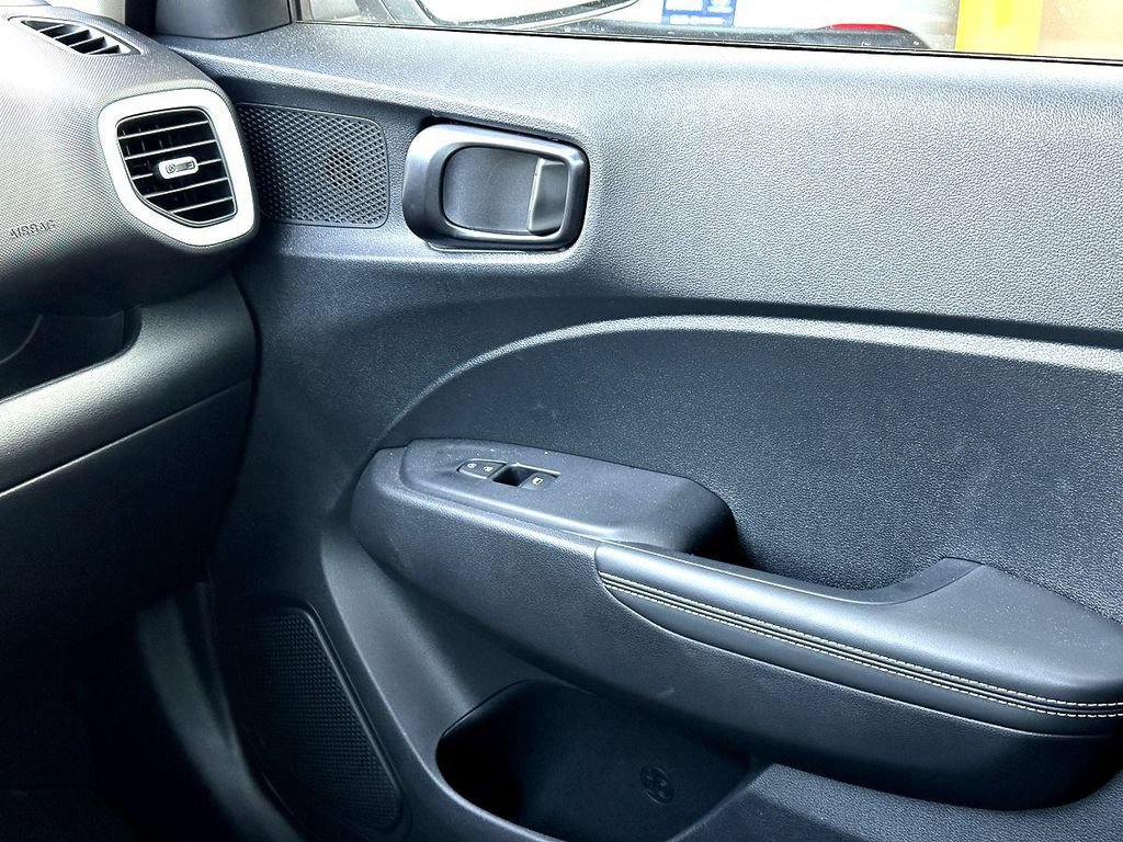 Used 2026 Hyundai Venue SEL FWD image 30