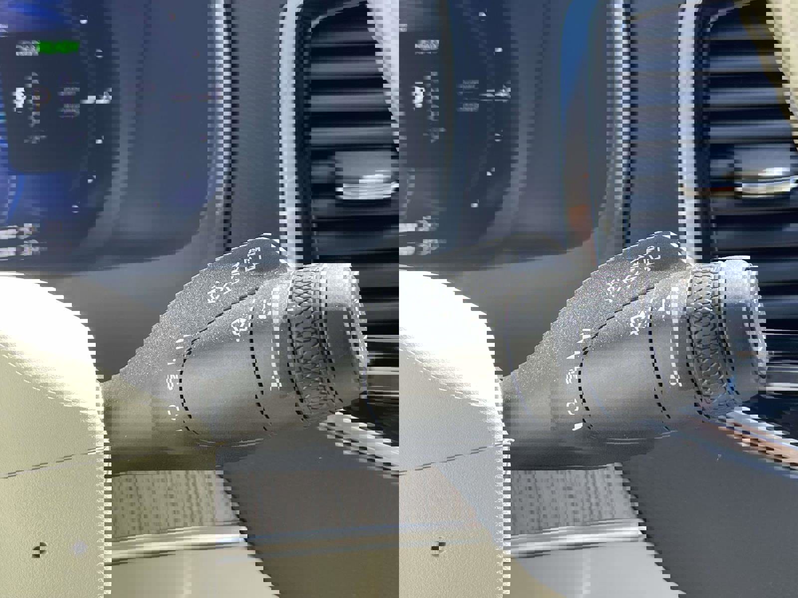 Certified 2024 Volvo XC90 T8 Plus w/ Protection Package Premier image 25