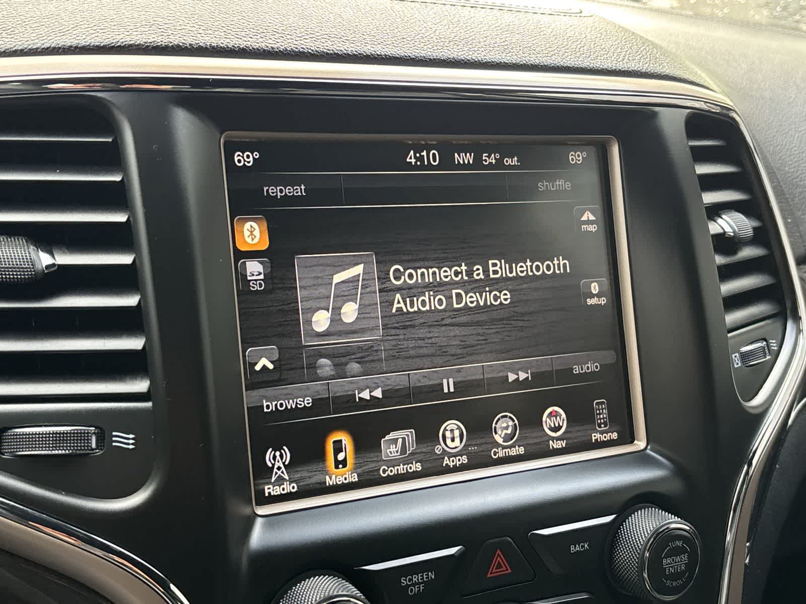 Used 2015 Jeep Grand Cherokee Overland w/ Advanced Technology Group AWD/4WD image 24