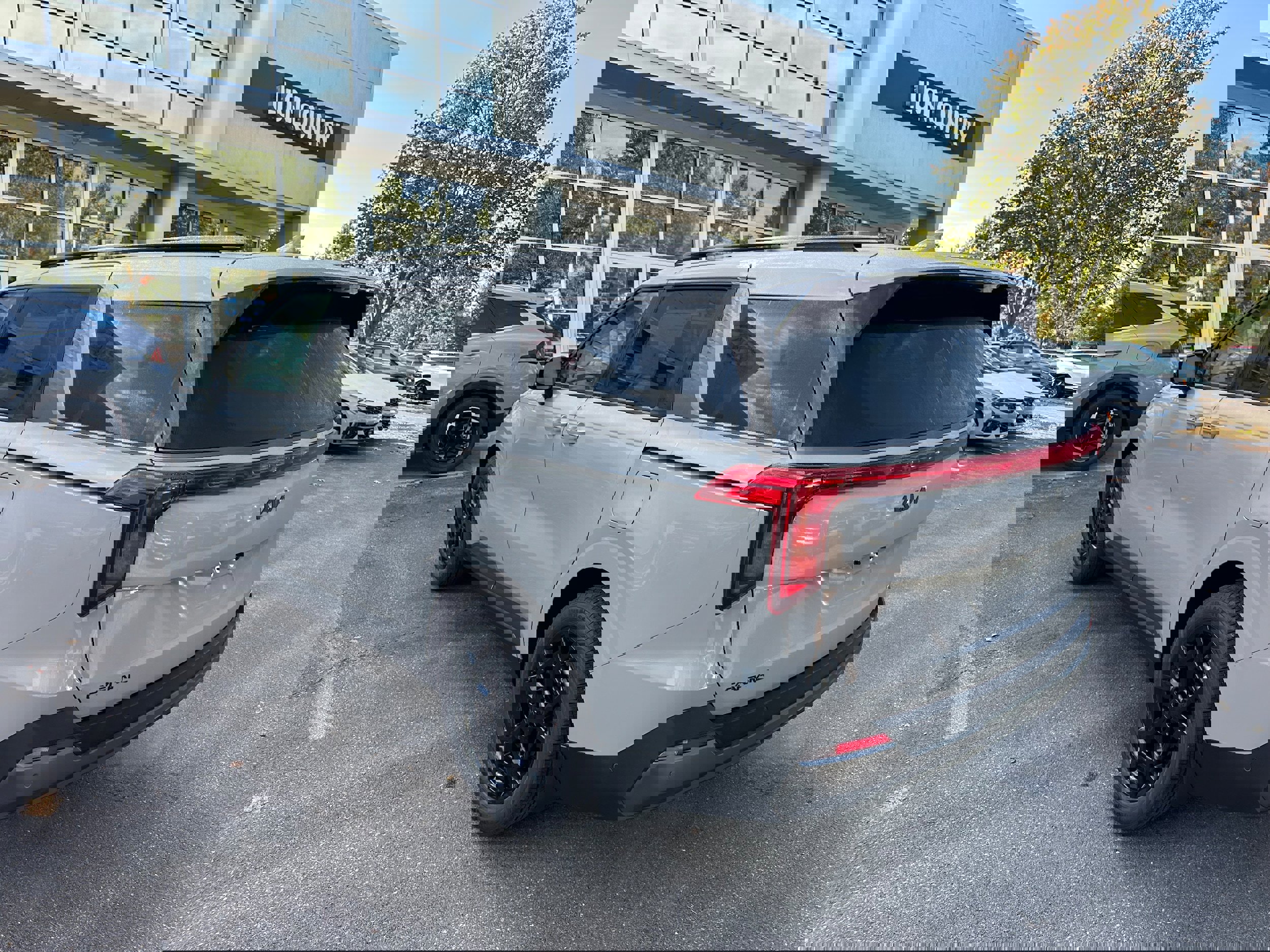 New 2026 Kia Carnival SX image 7