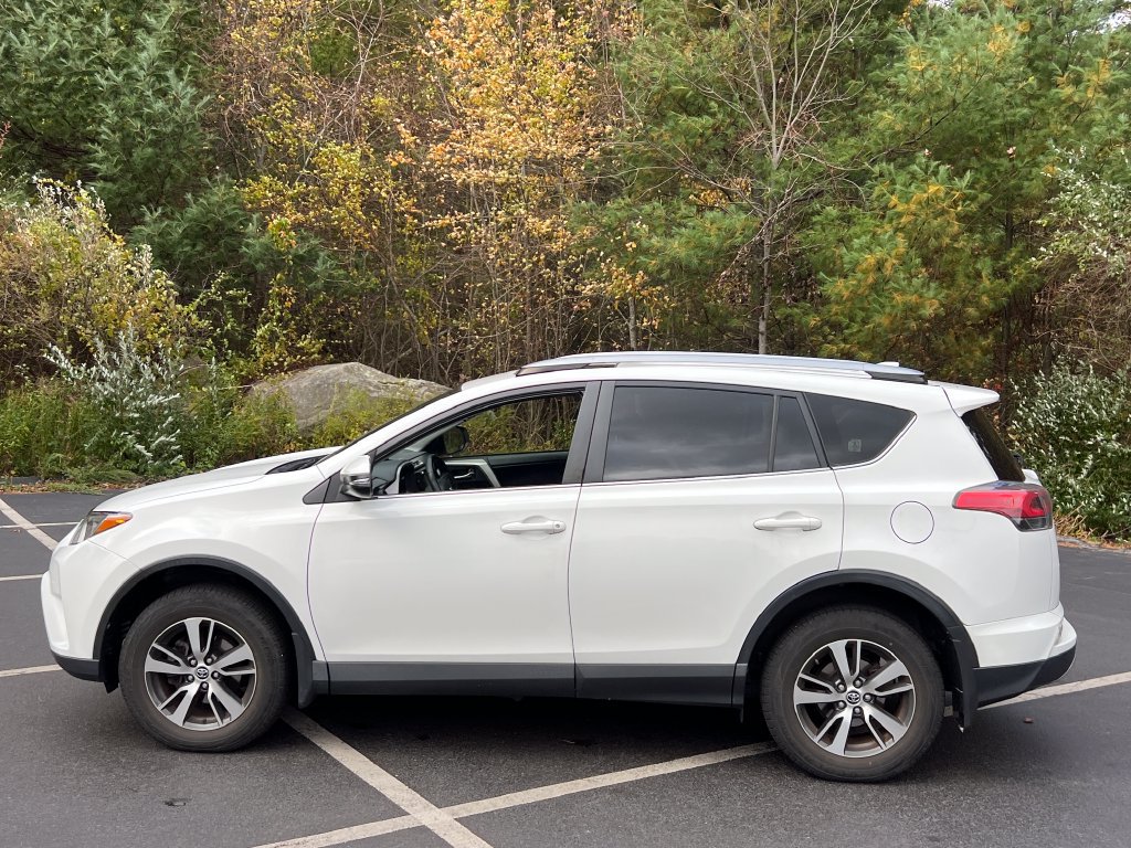 Used 2018 Toyota RAV4 XLE AWD/4WD image 34