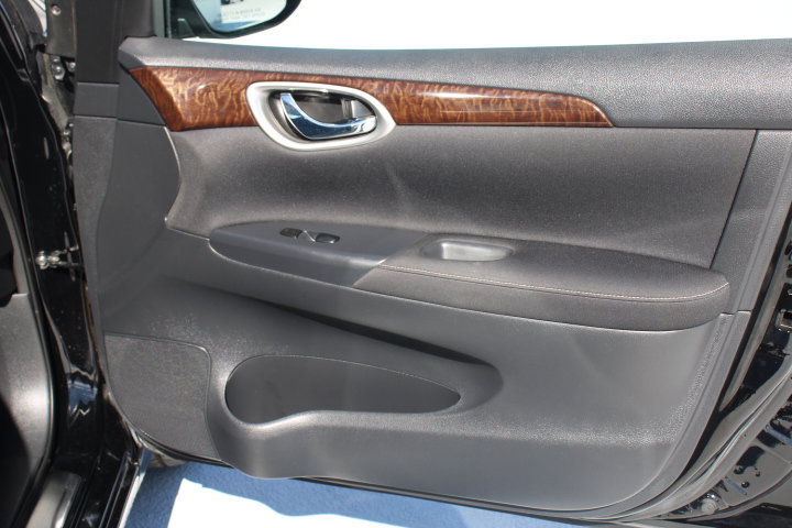 Used 2014 Nissan Sentra SL w/ Electronics Package FWD image 17