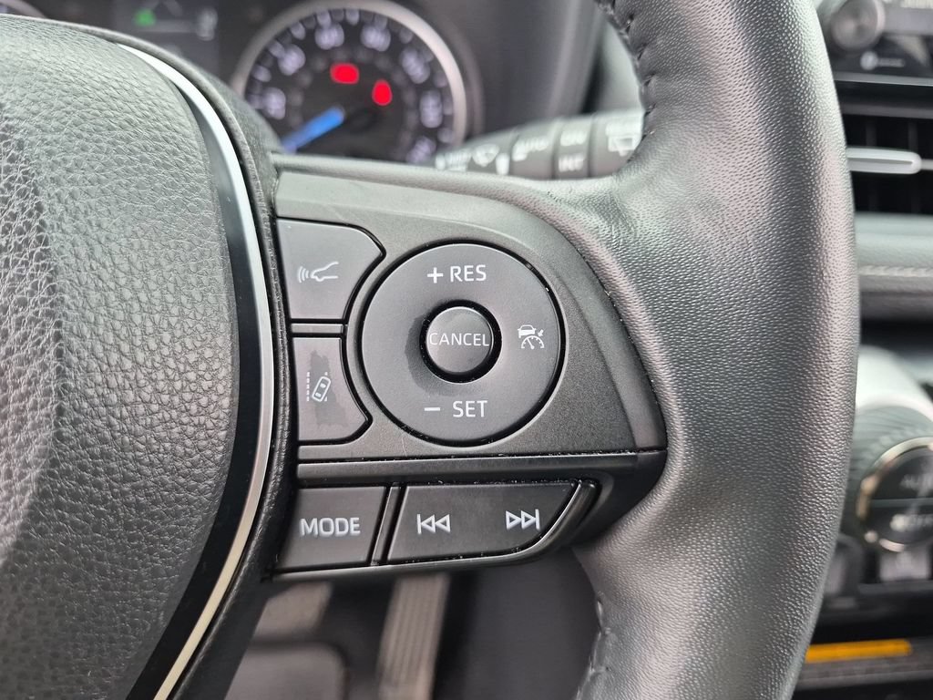 Used 2021 Toyota RAV4 XLE Premium AWD/4WD image 24