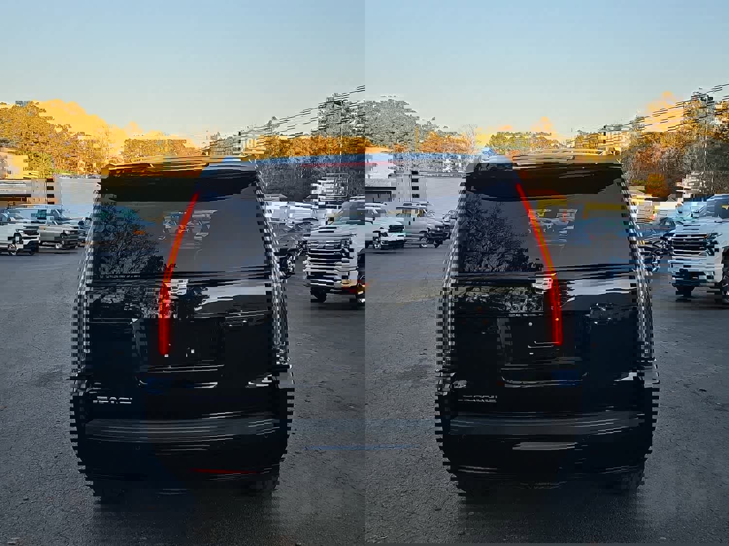 Used 2019 Cadillac Escalade Luxury w/ Escalade Sport Edition image 4