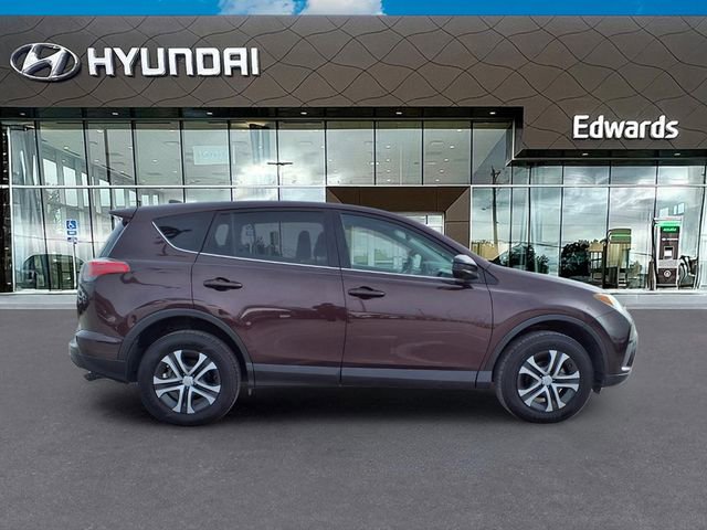 Used 2018 Toyota RAV4 LE image 9