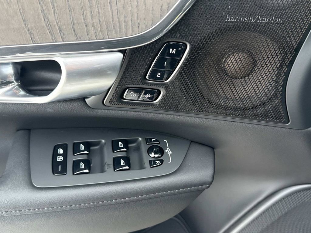 Certified 2024 Volvo V90 B6 Cross Country Plus image 17