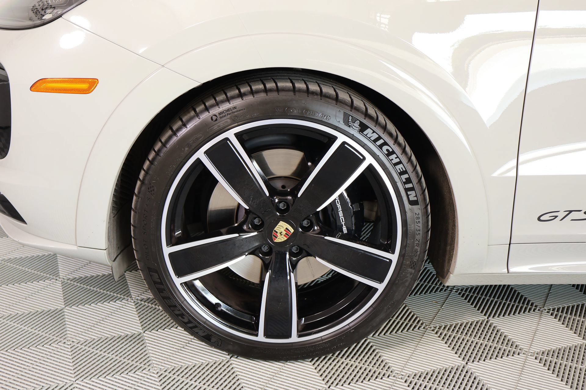 Used 2023 Porsche Cayenne GTS AWD/4WD image 19