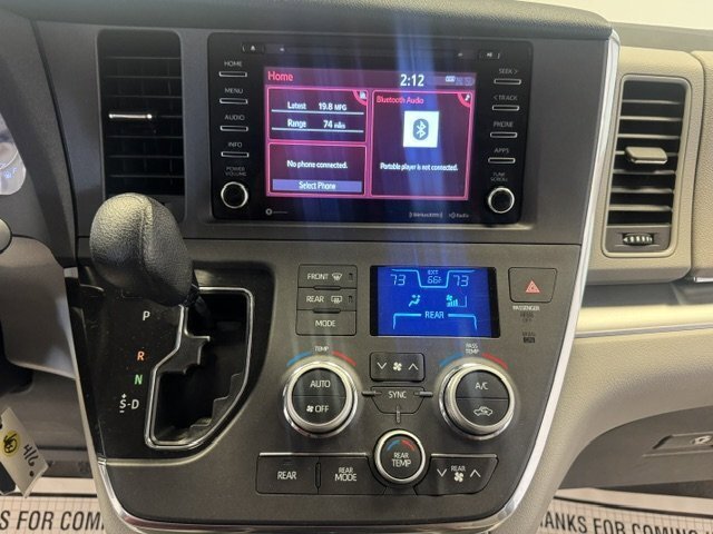 Used 2018 Toyota Sienna LE w/ Carpet Mat Package FWD image 16