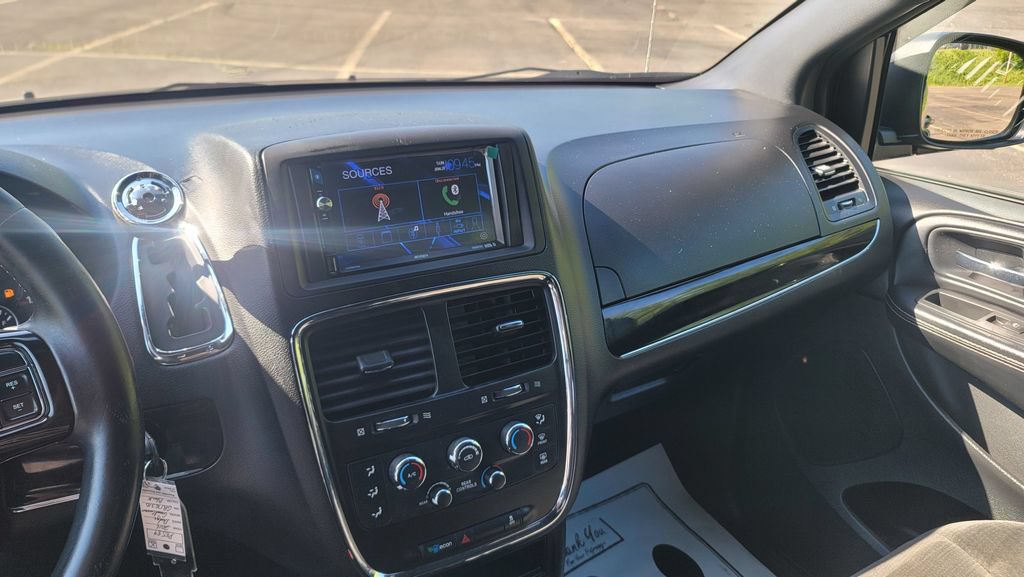 Used 2016 Dodge Grand Caravan SE FWD image 21