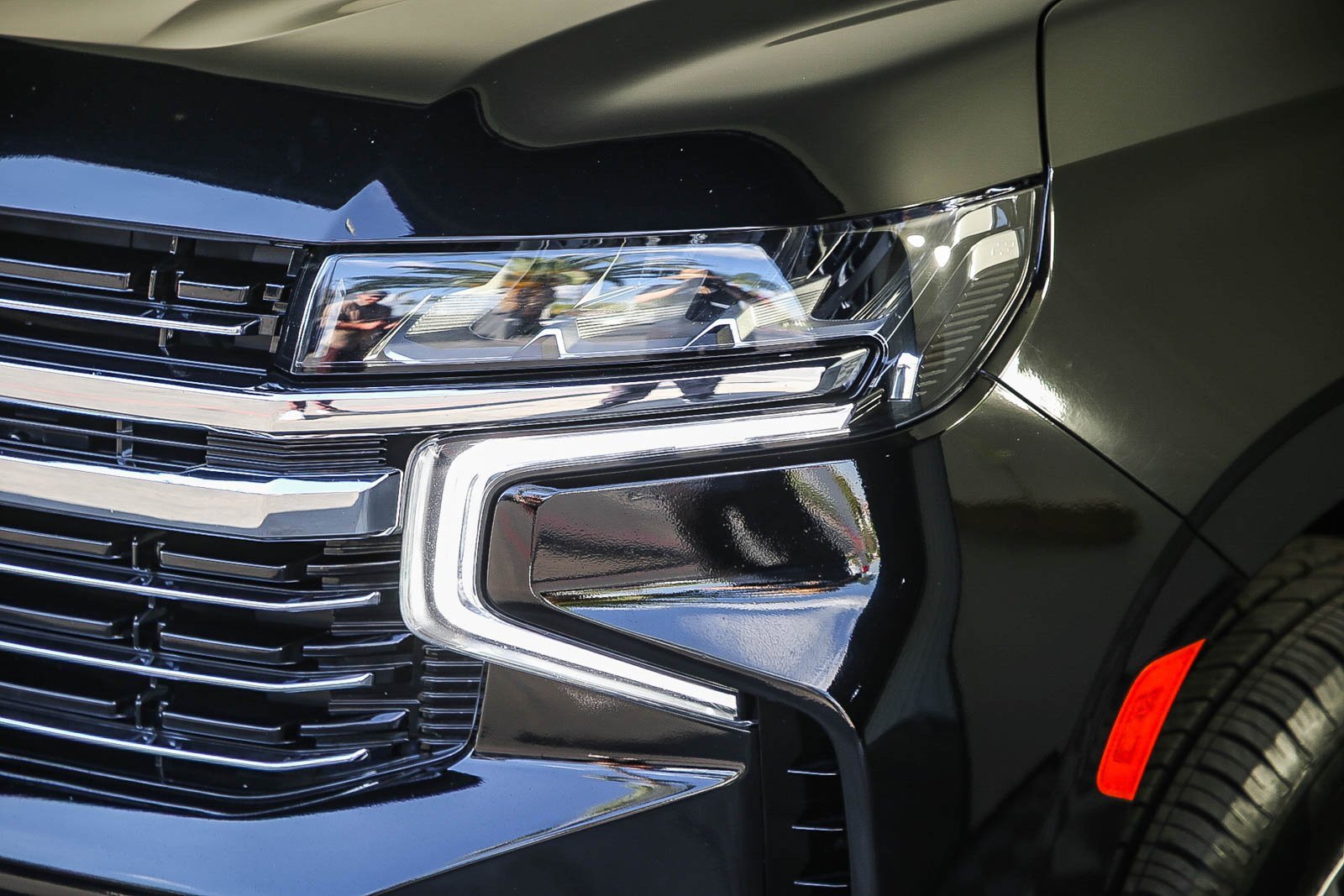 Used 2023 Chevrolet Suburban LT image 4