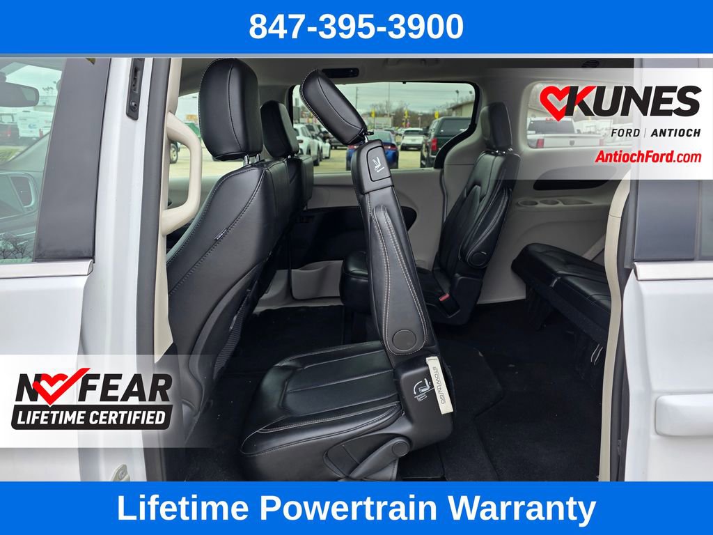 Used 2024 Chrysler Pacifica Touring-L FWD image 22