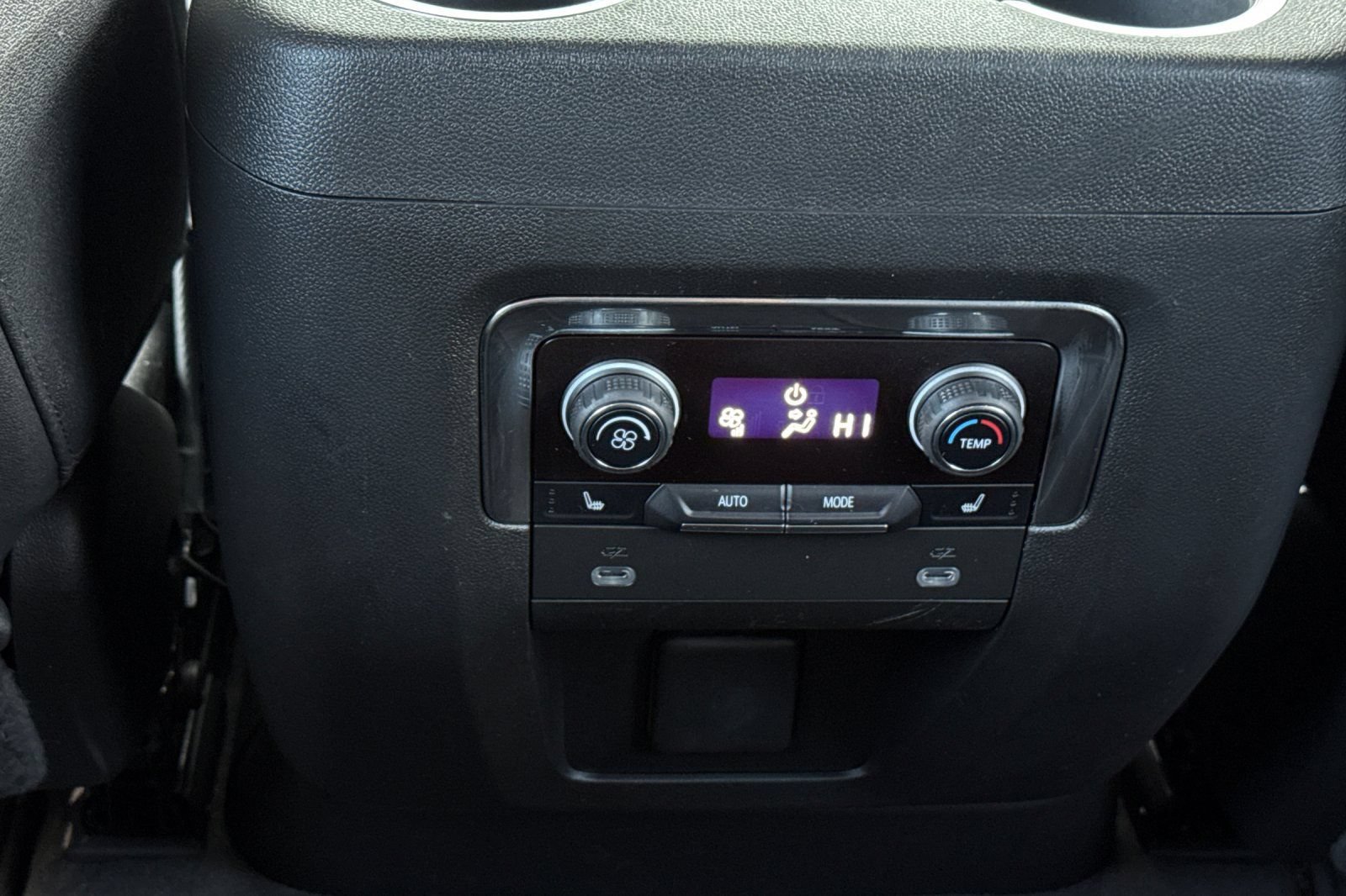 Used 2023 Chevrolet Suburban Premier AWD/4WD image 42