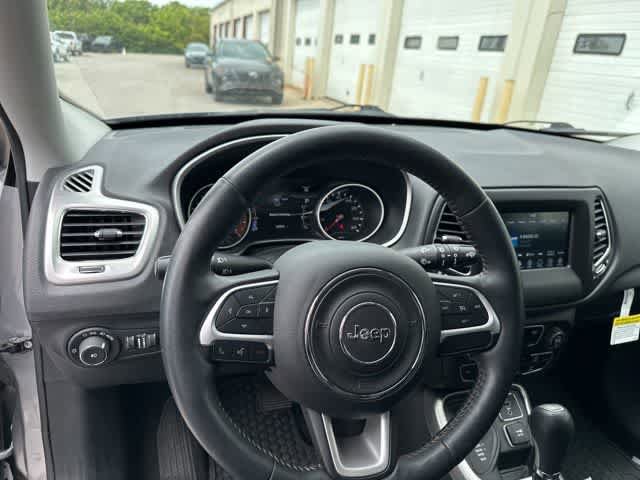 Used 2018 Jeep Compass Latitude w/ Popular Equipment Group AWD/4WD image 6