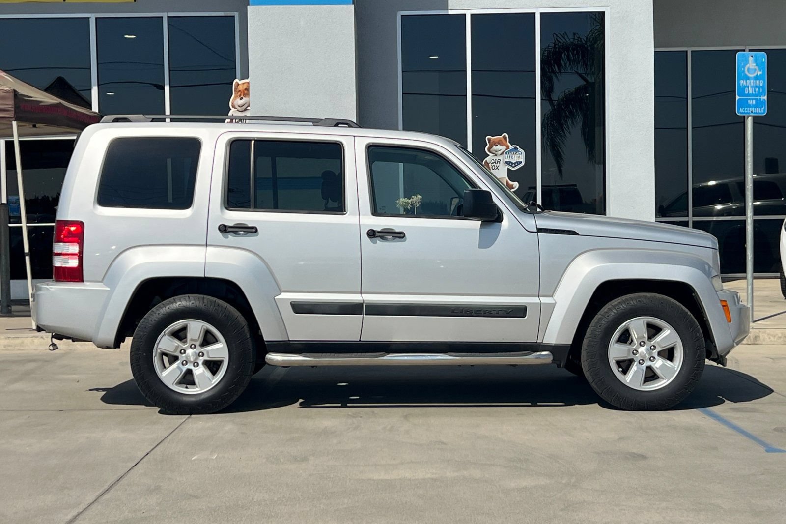 Used 2010 Jeep Liberty Sport w/ Popular Equipment Group AWD/4WD image 3