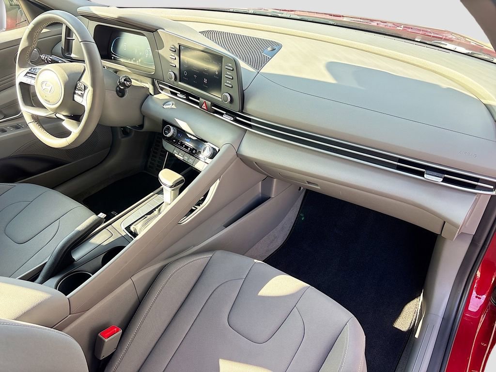 Certified 2025 Hyundai Elantra Sport image 26