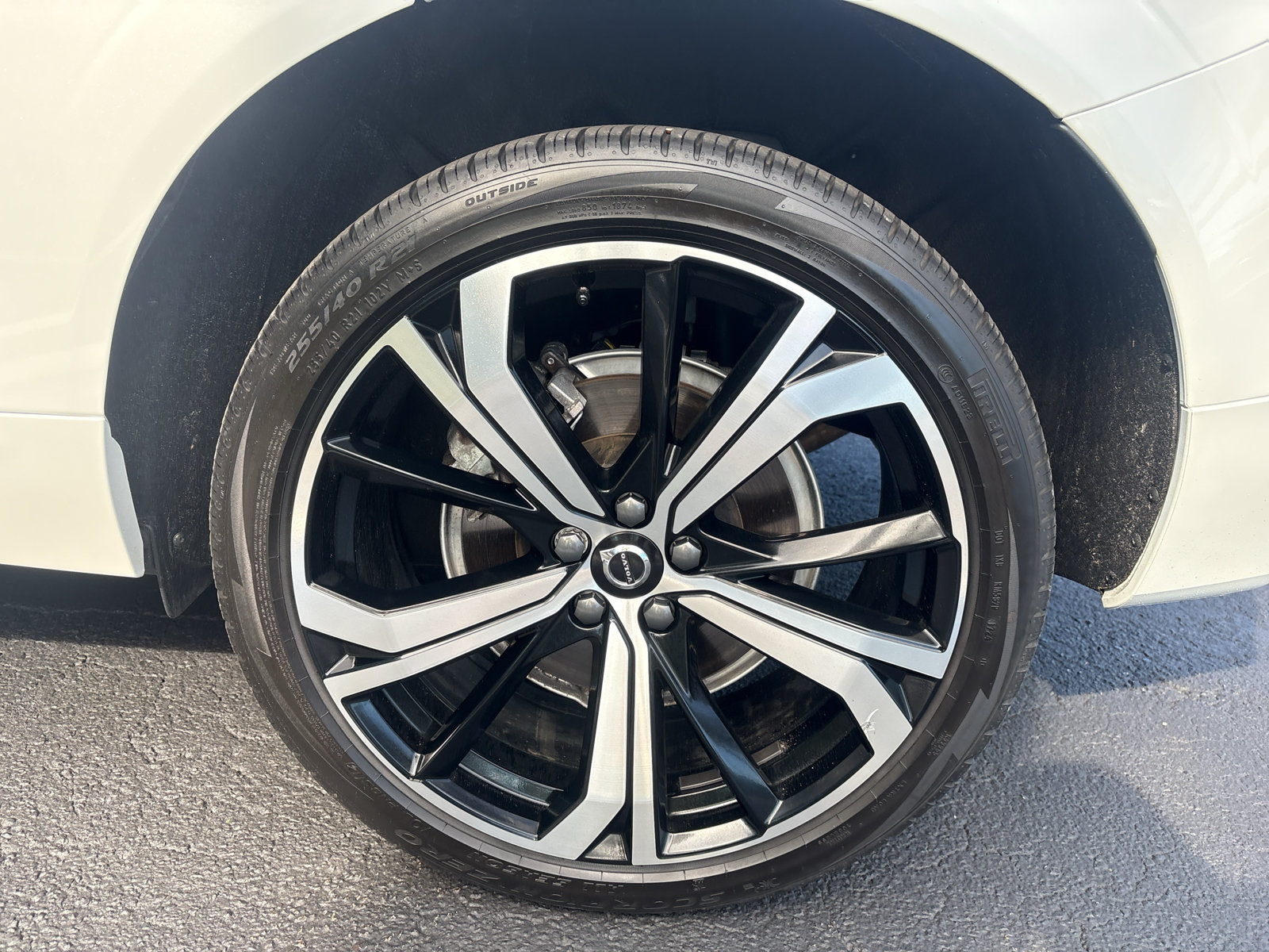 Certified 2025 Volvo XC60 T8 Ultra w/ Protection Package Premier AWD/4WD image 21