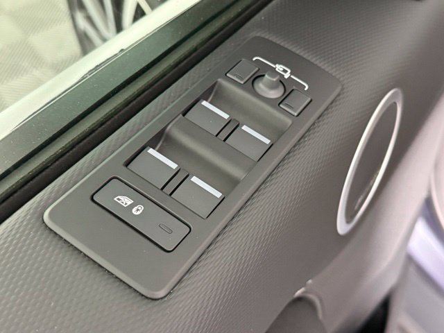 Used 2025 Land Rover Discovery Dynamic SE AWD/4WD image 21