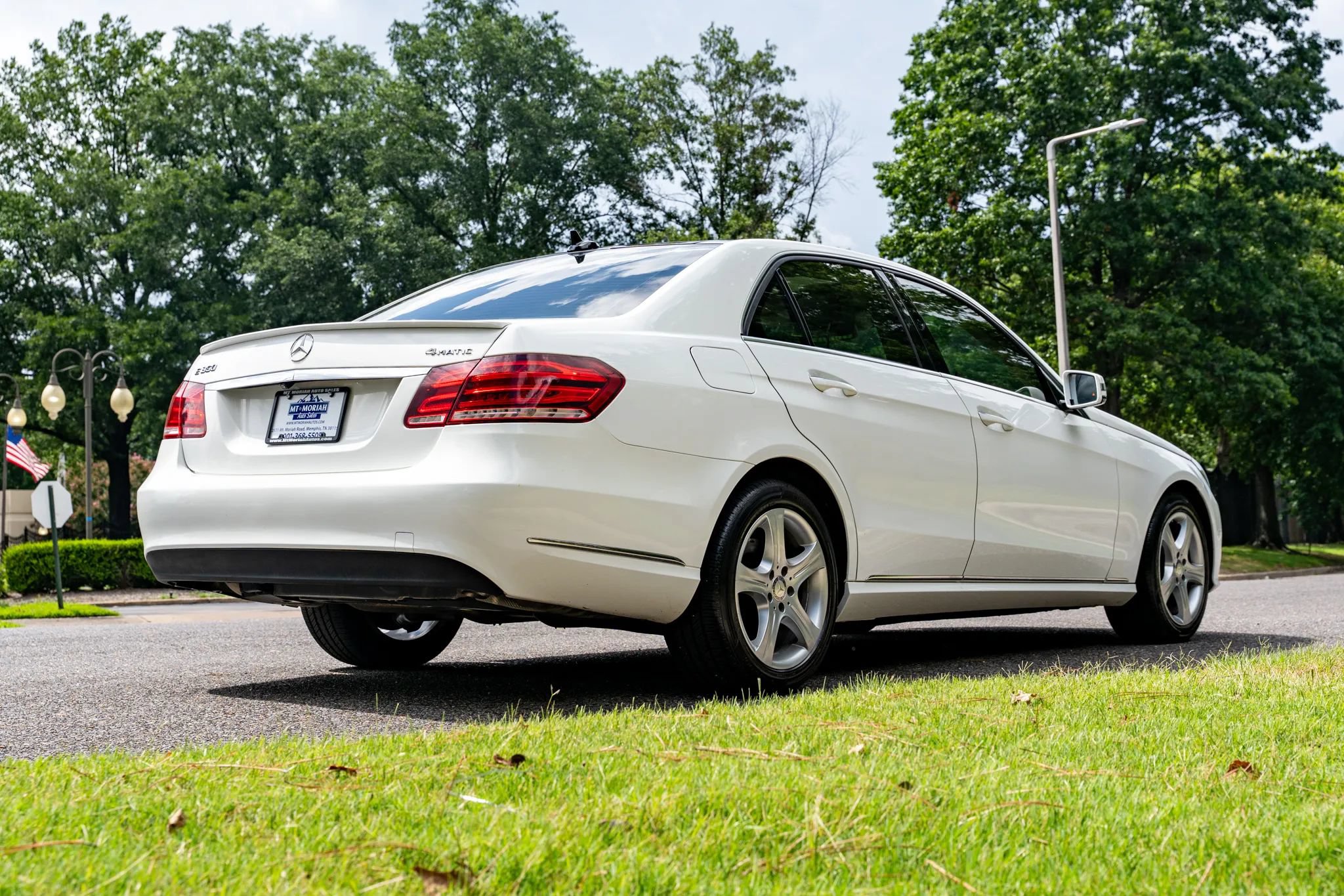 Used 2015 Mercedes-Benz E 350 4MATIC Sedan image 5
