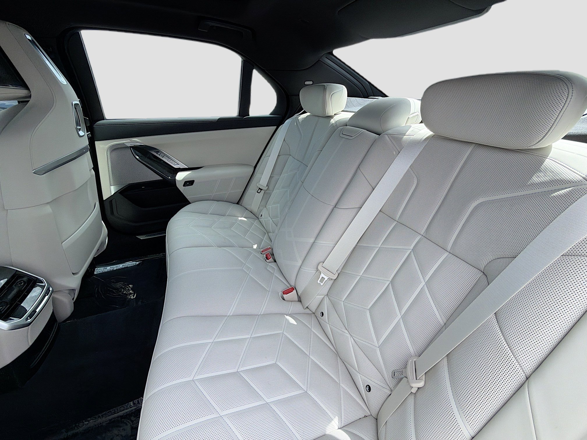 Used 2025 BMW 750e xDrive w/ Executive Package image 21