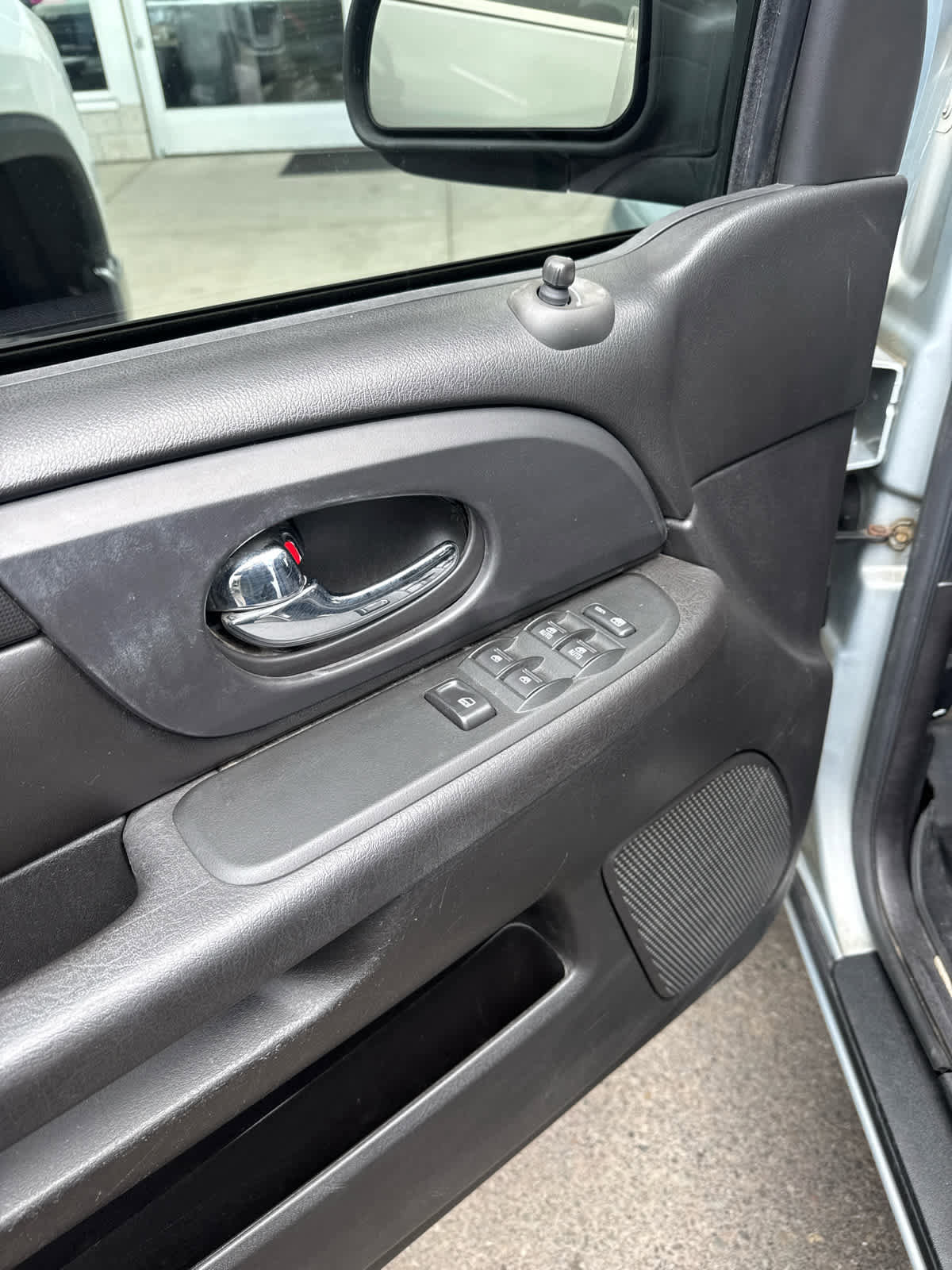 Used 2008 GMC Envoy SLE image 10