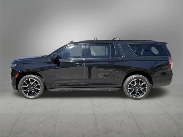 Used 2024 Chevrolet Suburban RST w/ Luxury Package AWD/4WD image 2