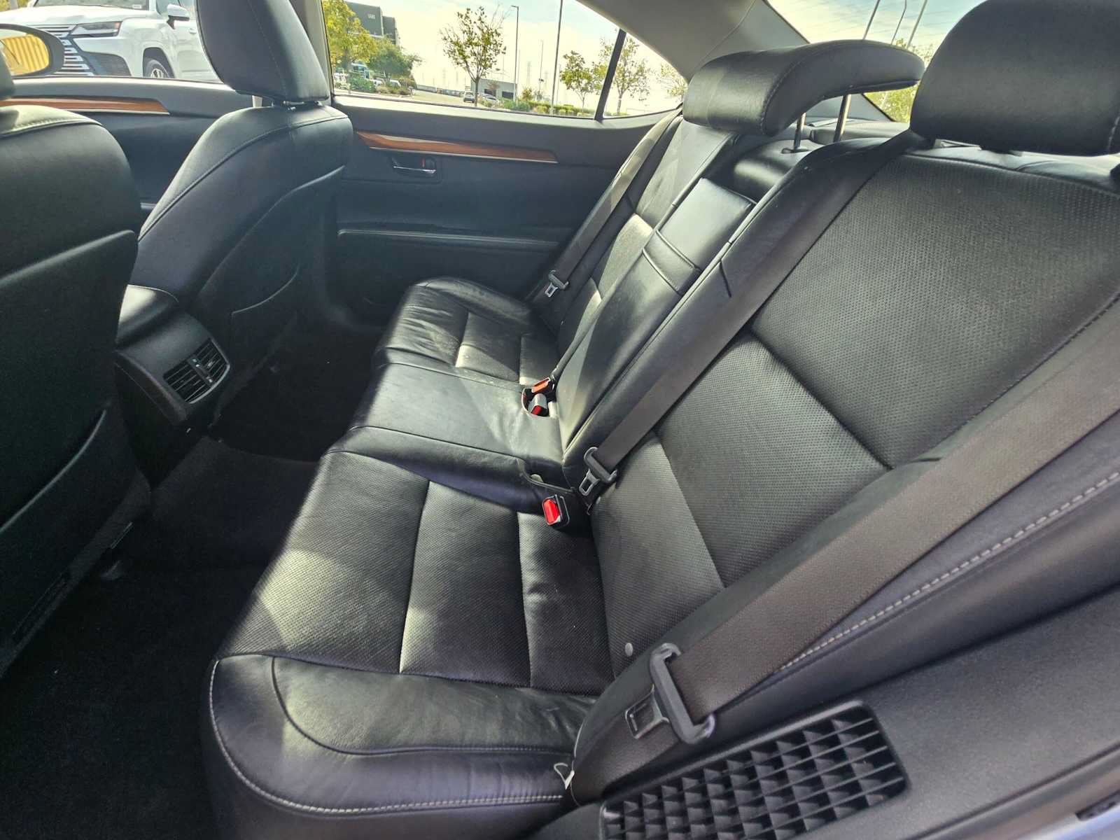 Used 2014 Lexus ES 300h w/ Luxury Package w/Bamboo Trim FWD image 16