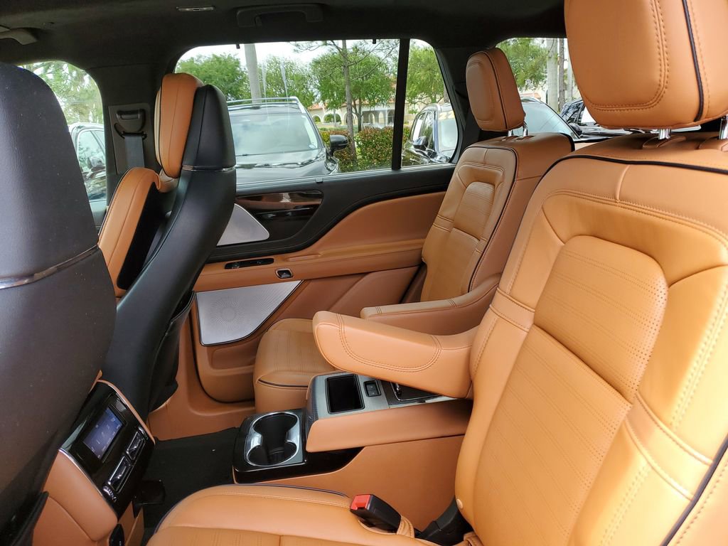 Certified 2023 Lincoln Aviator Black Label Grand Touring w/ Class IV Trailer Tow Package AWD/4WD image 12