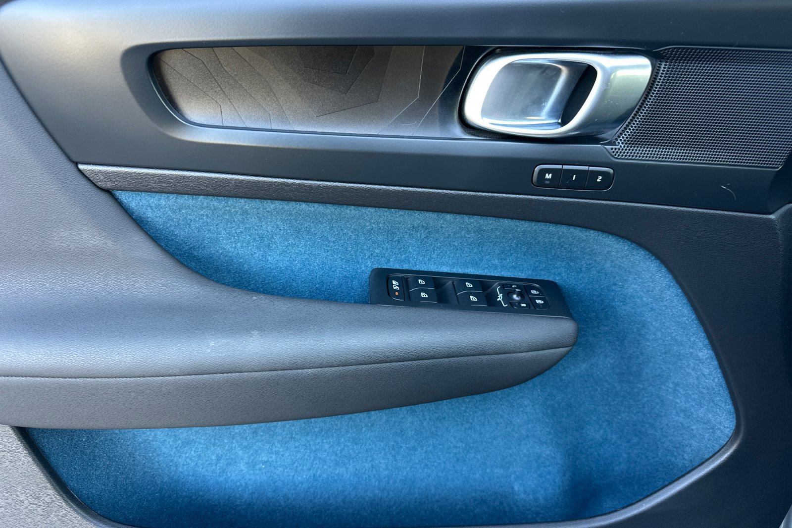 Certified 2023 Volvo XC40 Recharge Plus image 12