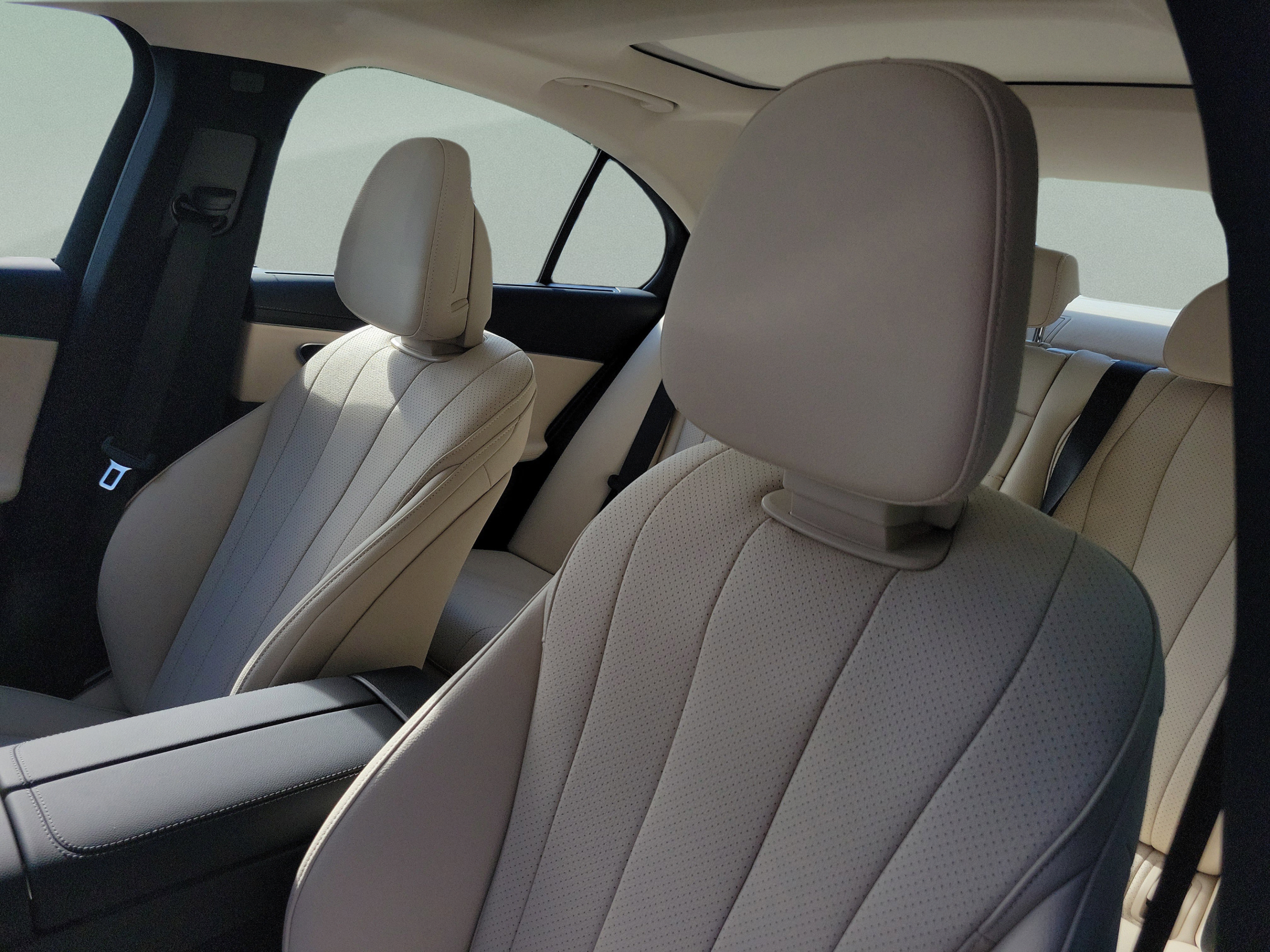 Used 2026 Mercedes-Benz E 350 Sedan image 16