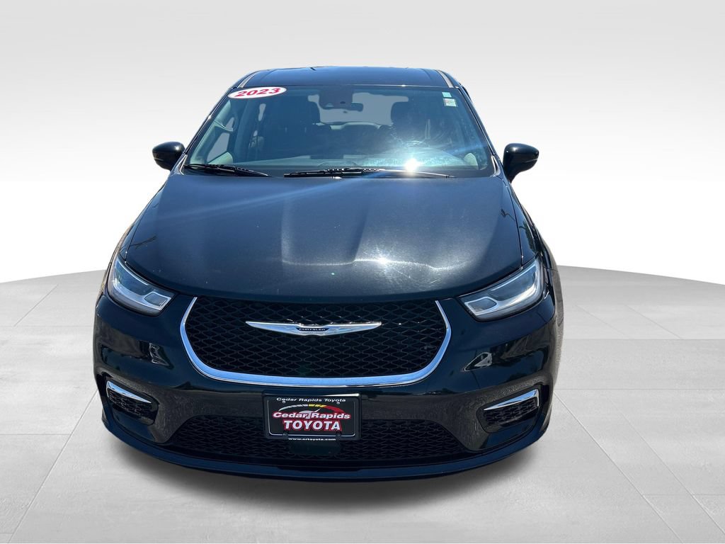 Used 2023 Chrysler Pacifica Touring-L FWD image 10