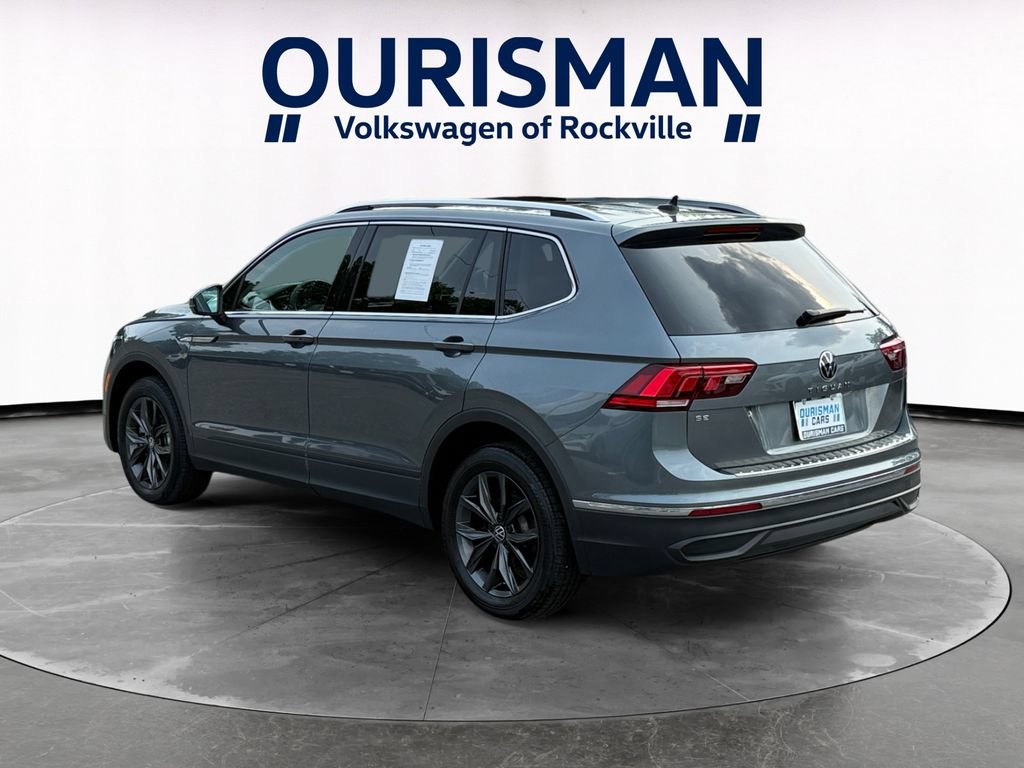 Used 2023 Volkswagen Tiguan SE w/ Panoramic Sunroof Package FWD image 4