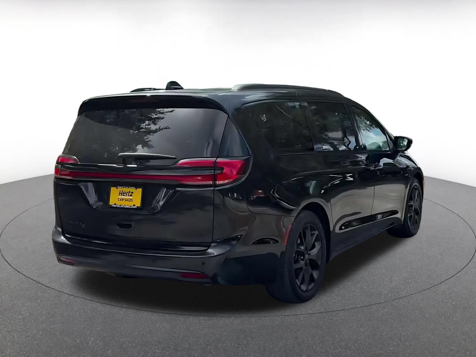 Used 2025 Chrysler Pacifica Limited FWD image 14
