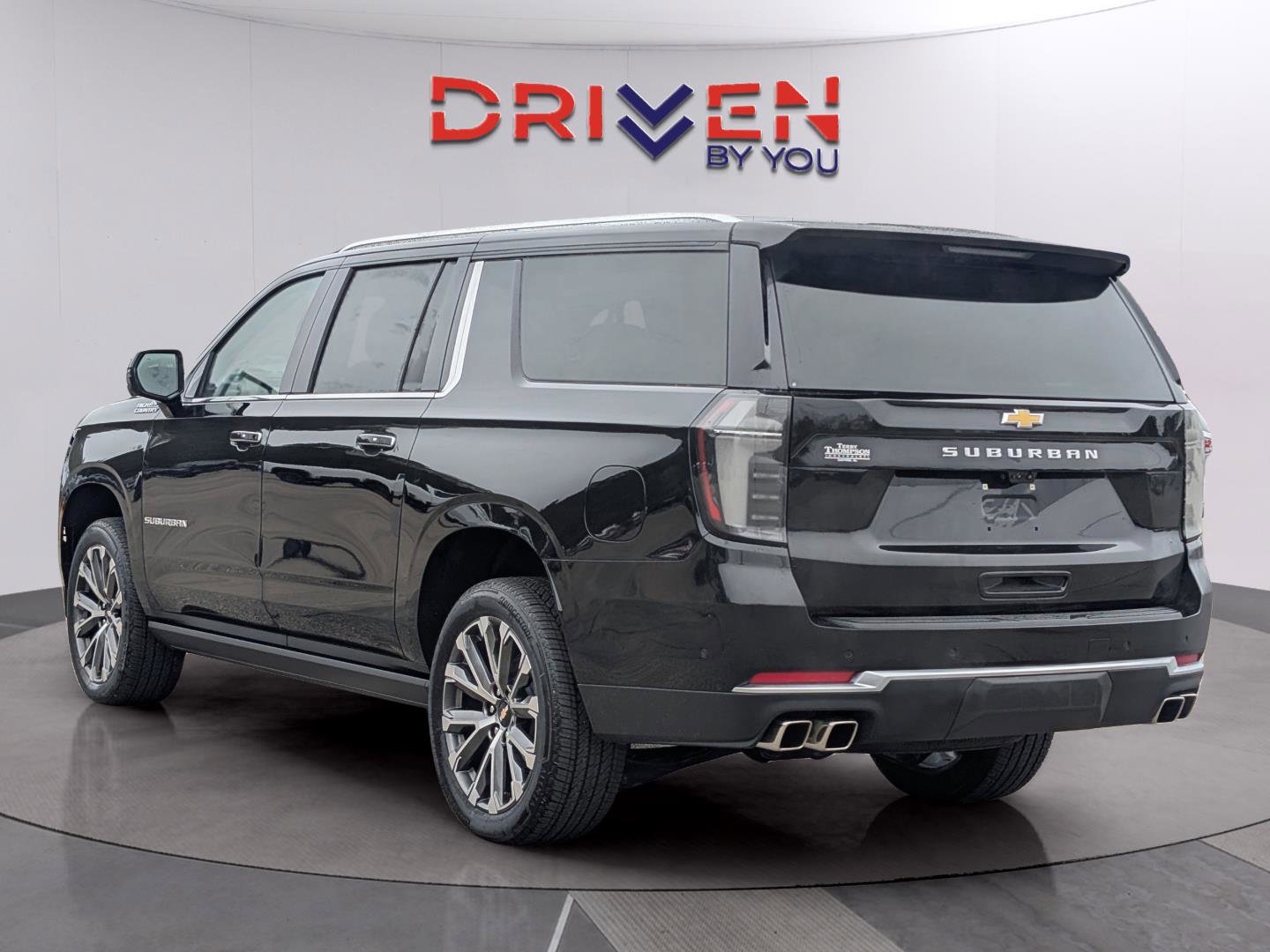 New 2026 Chevrolet Suburban High Country image 3