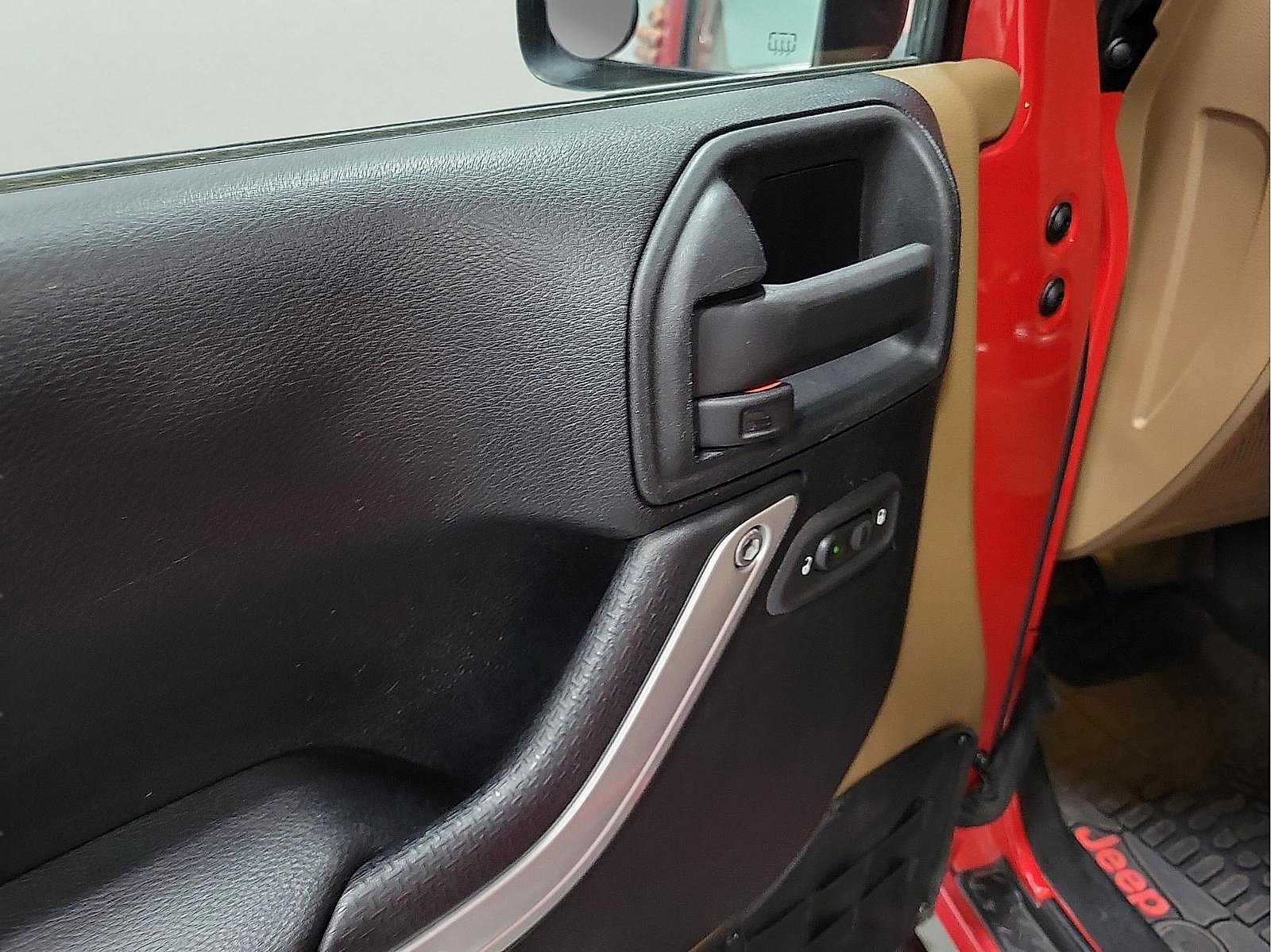 Used 2014 Jeep Wrangler Unlimited Rubicon w/ Connectivity Group image 10