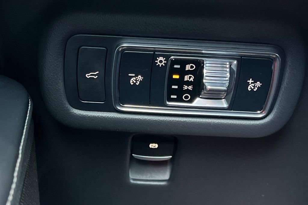 Used 2024 Lincoln Nautilus Reserve w/ Equipment Group 202A image 32