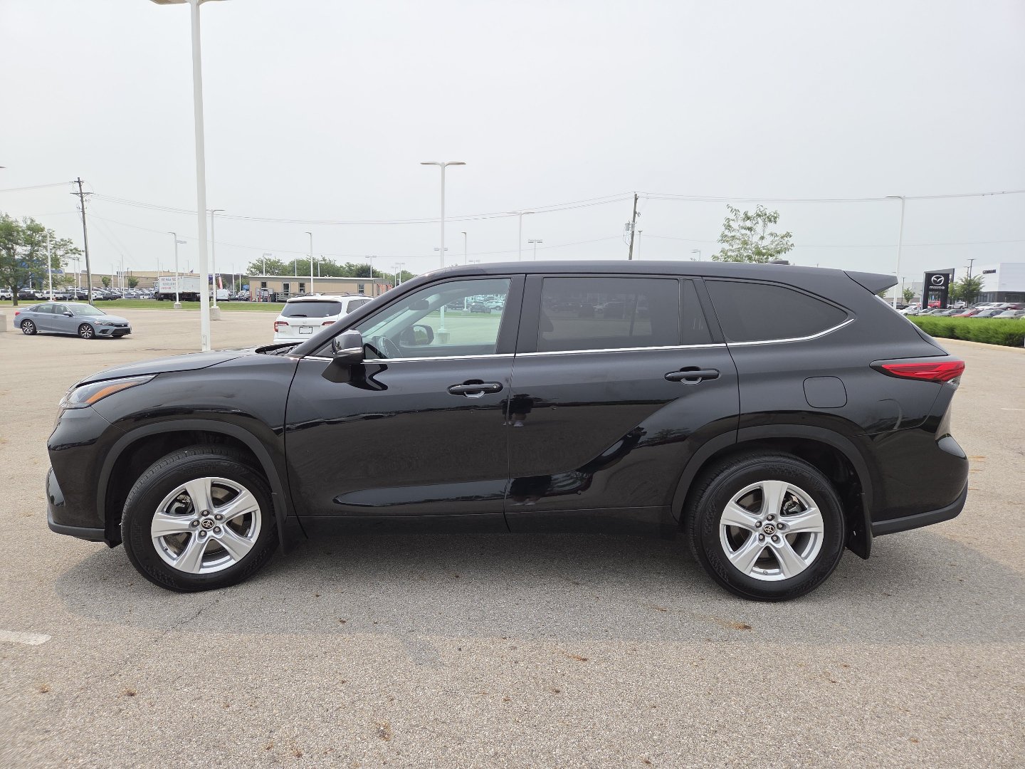 Used 2022 Toyota Highlander LE AWD/4WD image 13
