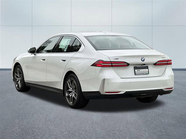 Used 2026 BMW 530i xDrive w/ Premium Package image 9