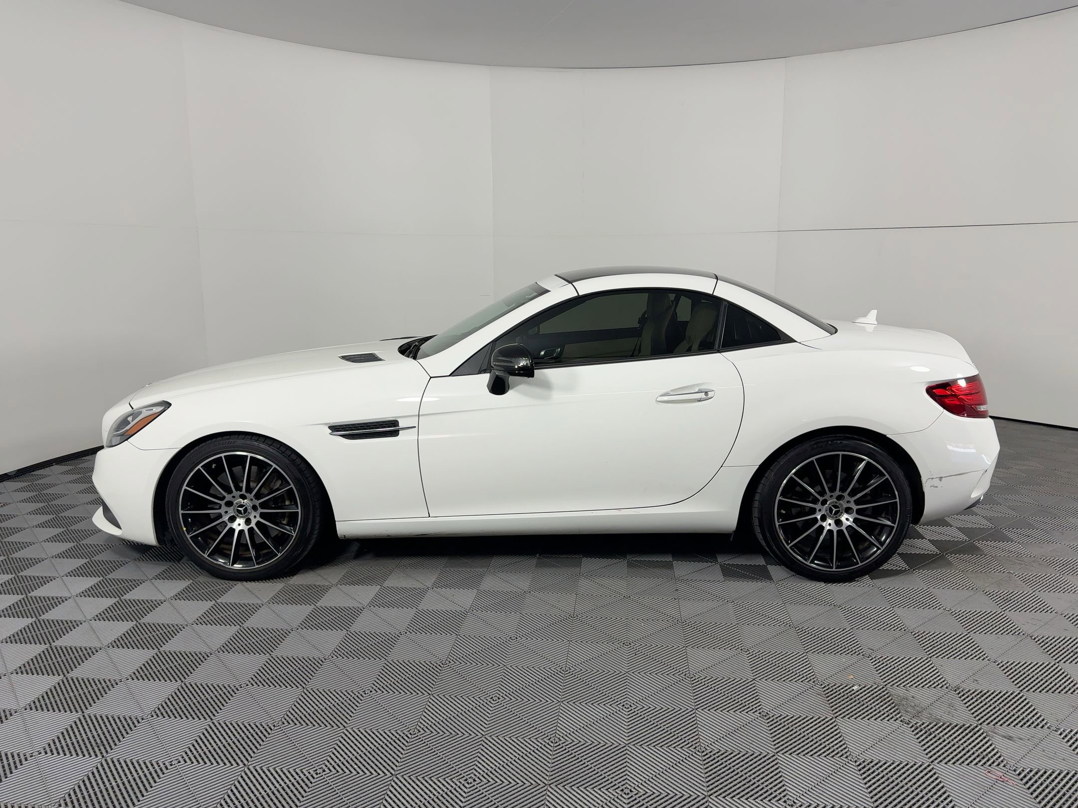 Used 2020 Mercedes-Benz SLC 300 image 31