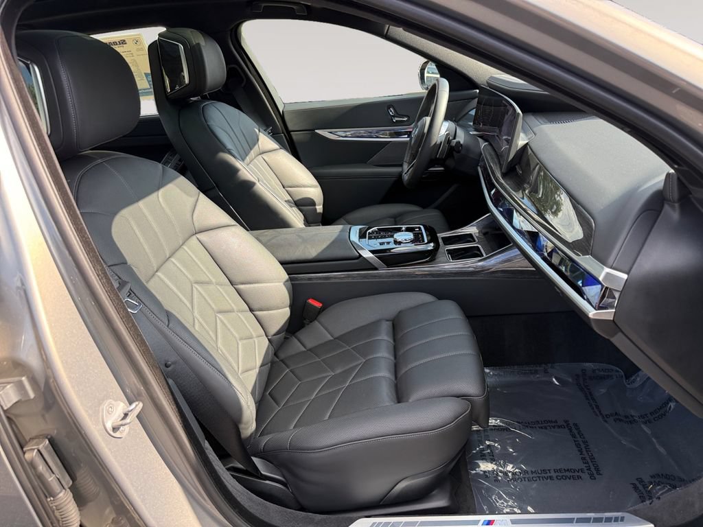 Used 2026 BMW 750e xDrive AWD/4WD image 15