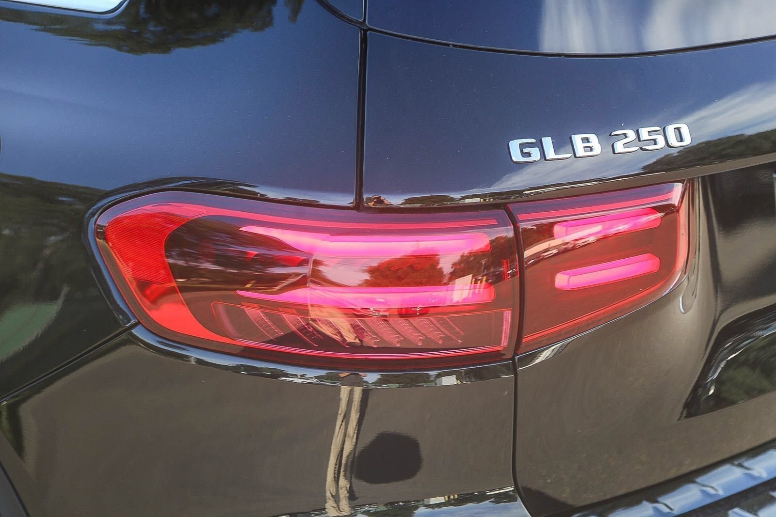 New 2026 Mercedes-Benz GLB 250 4MATIC image 9
