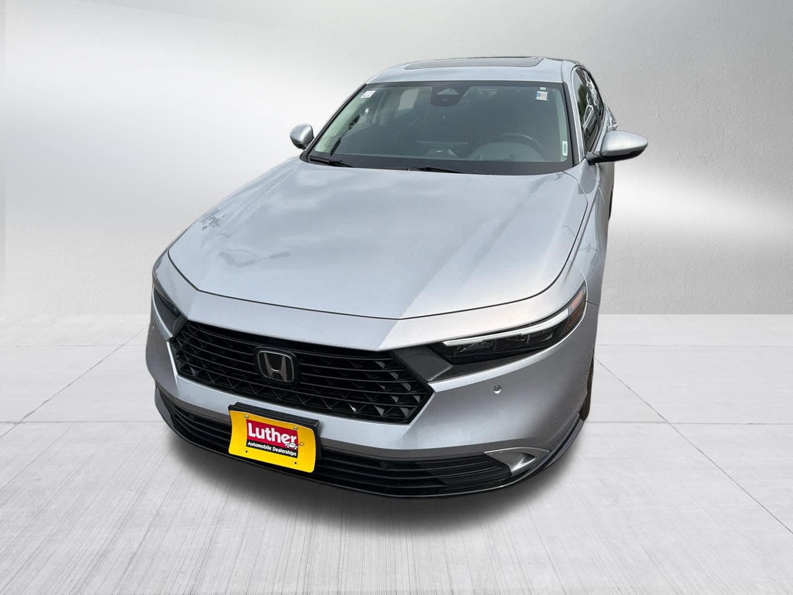 Used 2024 Honda Accord Touring image 2