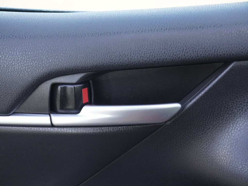 Used 2023 Toyota Camry SE FWD image 11
