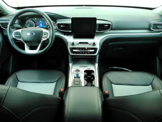 Used 2023 Ford Explorer XLT w/ Equipment Group 202A AWD/4WD image 3