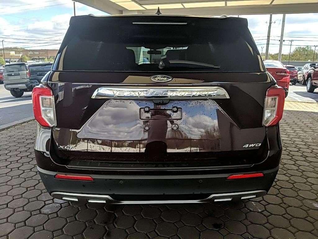 Used 2022 Ford Explorer XLT w/ Equipment Group 202A image 7