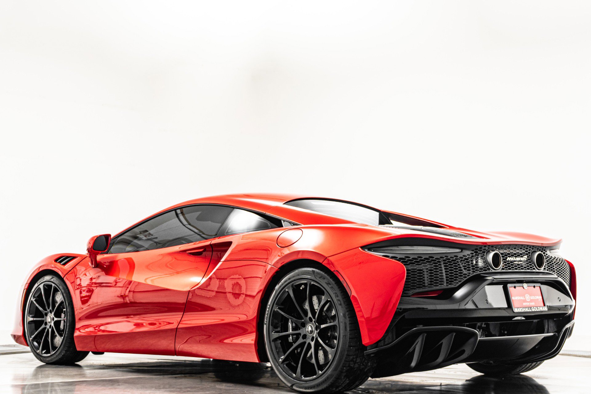Used 2023 McLaren Artura RWD image 31