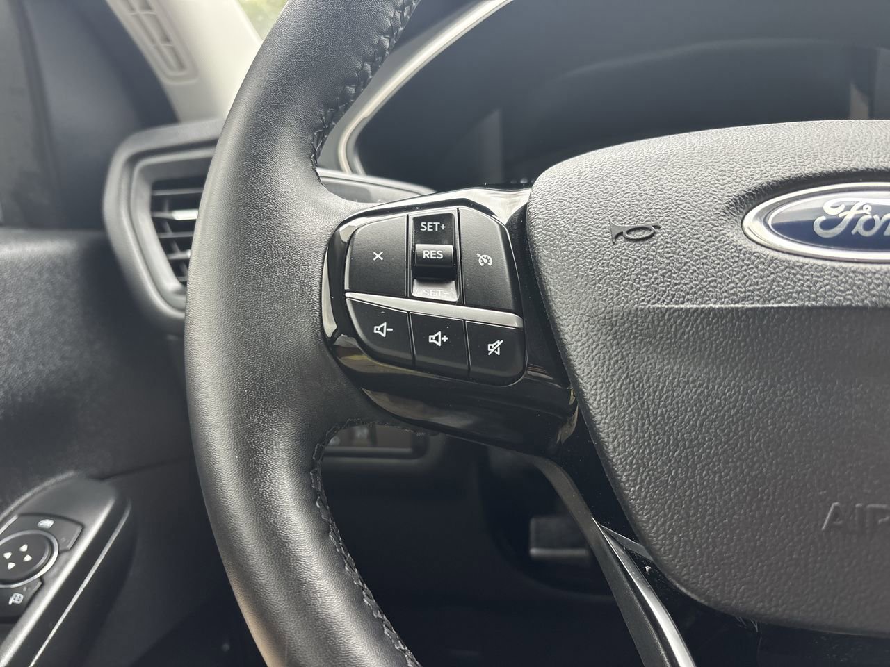 Used 2022 Ford Escape SEL image 27