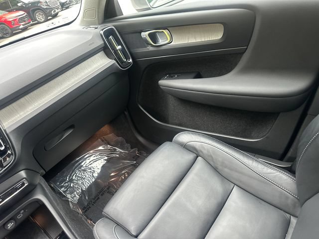 Used 2024 Volvo XC40 B5 Plus AWD/4WD image 21